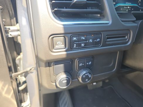 Used 2022 Chevrolet Tahoe LT w/ Luxury Package RWD image 21