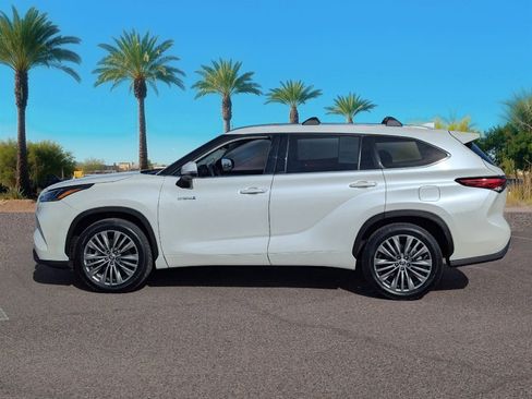 Used 2020 Toyota Highlander Platinum image 2