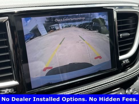 Used 2025 Chrysler Pacifica Limited FWD image 19