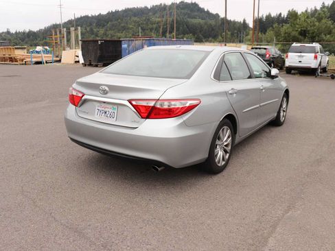 Used 2017 Toyota Camry XLE w/ Moonroof Package FWD image 5