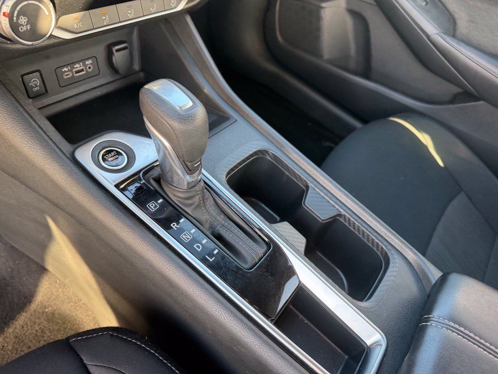 Used 2025 Nissan Sentra SV FWD image 14