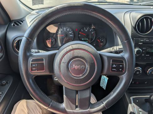 Used 2011 Jeep Patriot Latitude FWD image 17