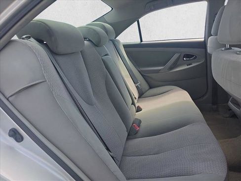 Used 2010 Toyota Camry LE FWD image 17