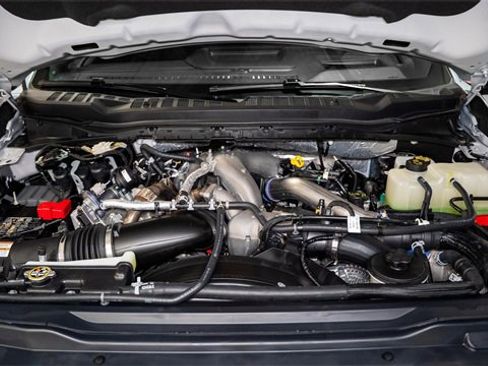 Used 2025 Ford F450 Platinum w/ FX4 Off-Road Package image 22