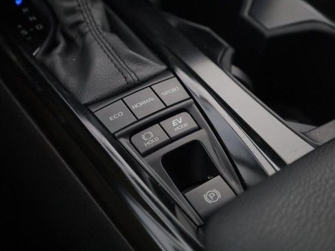 Used 2025 Toyota Camry SE FWD image 17