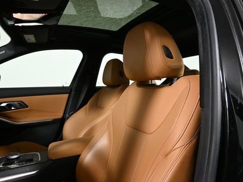 Used 2023 BMW 330i xDrive Sedan w/ Premium Package image 4