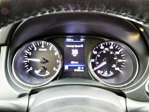 Used 2019 Nissan Rogue SV w/ Premium Package image 16