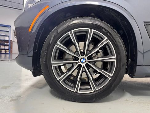 Used 2022 BMW X5 xDrive40i w/ M Sport Package AWD/4WD image 9