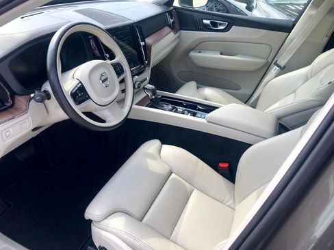 Used 2020 Volvo XC60 T5 Inscription image 8