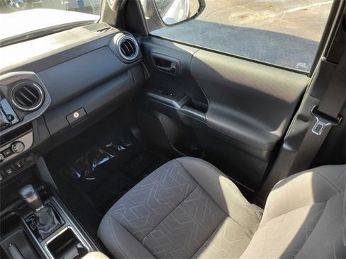 Used 2018 Toyota Tacoma SR5 image 13