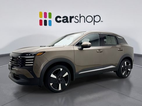 Used 2025 Nissan Kicks SR w/ SR Premium Package AWD/4WD image 1