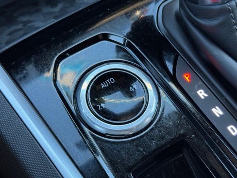 Used 2024 Chevrolet Colorado LT image 24