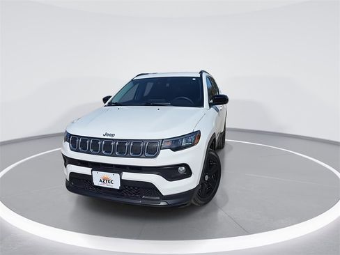 Used 2022 Jeep Compass Latitude image 3