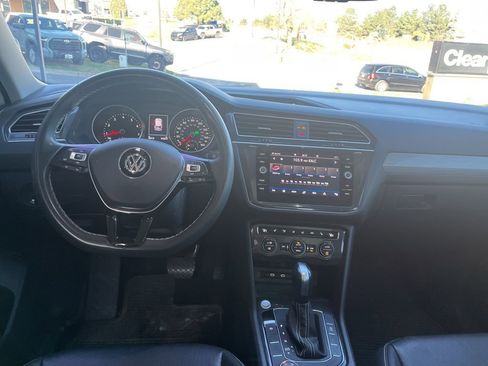Used 2021 Volkswagen Tiguan SE w/ Panoramic Sunroof Package image 10