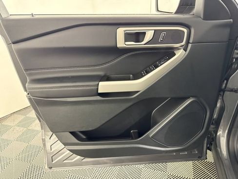Used 2024 Ford Explorer XLT AWD/4WD image 29