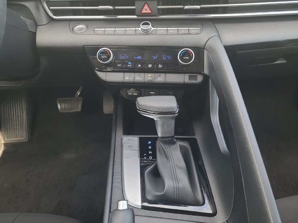 Used 2024 Hyundai Elantra SEL FWD image 11