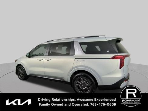 Used 2025 Kia Carnival EX FWD image 8