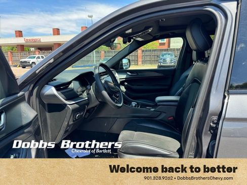 Used 2025 Jeep Grand Cherokee L Altitude RWD image 8
