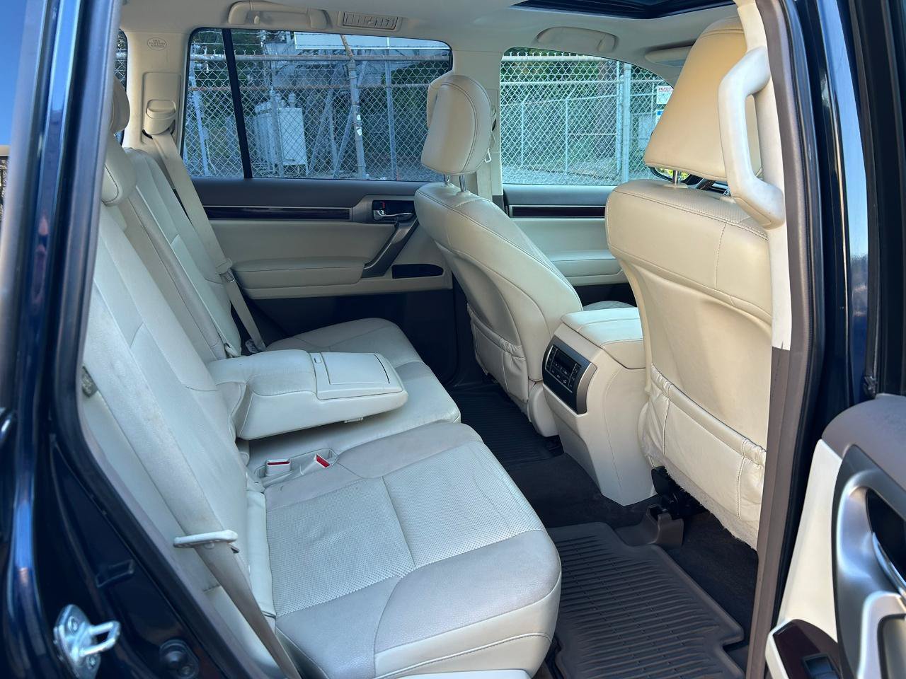 Used 2017 Lexus GX 460 Premium w/ Premium Package AWD/4WD image 18