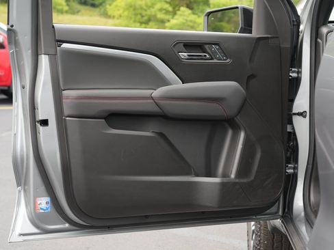 Used 2024 Chevrolet Colorado Z71 w/ Z71 Convenience Package 2 AWD/4WD image 14