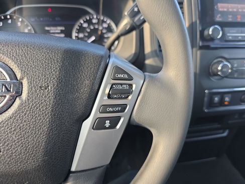 Used 2022 Nissan Titan SV image 20