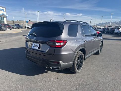 Used 2025 Honda Pilot Black Edition image 7