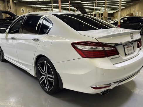 Used 2016 Honda Accord Touring image 6