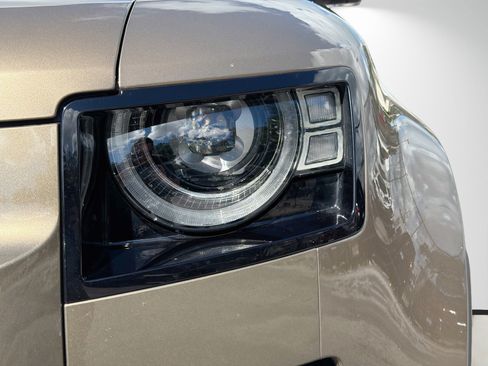 Used 2025 Land Rover Defender 110 S AWD/4WD image 9