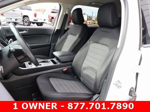Used 2021 Ford Edge SE image 11
