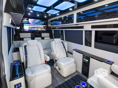 Used 2024 Mercedes-Benz Sprinter 3500 image 4