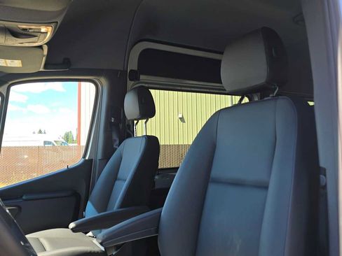Used 2025 Mercedes-Benz Sprinter 2500 image 22