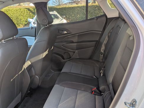 Used 2025 Chevrolet Trax LT w/ LT Convenience Package image 32