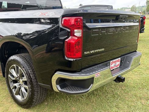 Used 2024 Chevrolet Silverado 1500 LT AWD/4WD image 31
