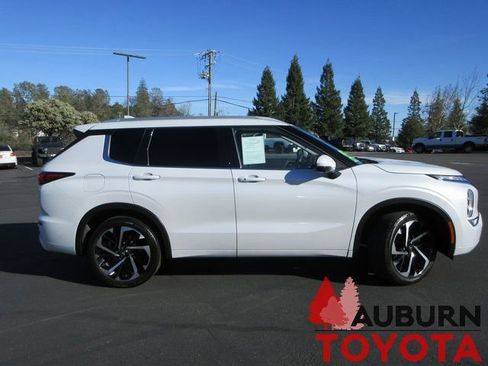 Used 2023 Mitsubishi Outlander SEL image 3