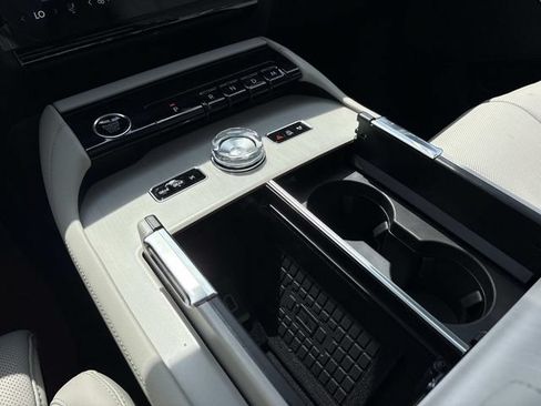 New 2026 Lincoln Navigator L Reserve AWD/4WD image 29
