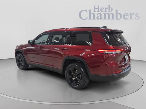 Used 2022 Jeep Grand Cherokee L Limited w/ Black Appearance Package AWD/4WD image 3