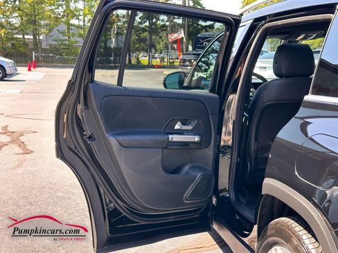 Used 2022 Mercedes-Benz GLB 250 4MATIC image 23