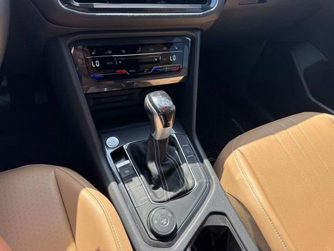 Used 2023 Volkswagen Tiguan SE AWD/4WD image 32