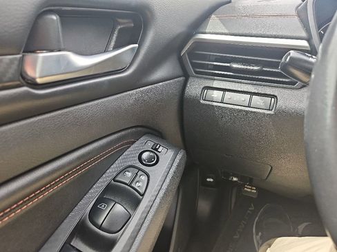 Used 2022 Nissan Altima 2.5 SR FWD image 21