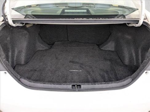 Used 2019 Toyota Corolla LE image 6