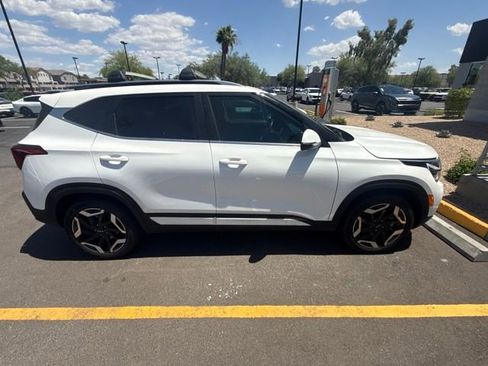 Used 2024 Kia Seltos SX w/ SX Sunroof Package AWD/4WD image 2