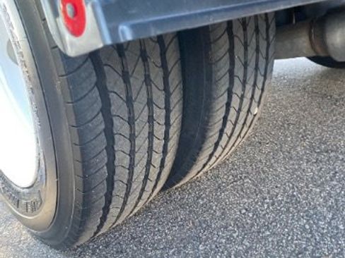 Used 2024 Isuzu NPR image 27