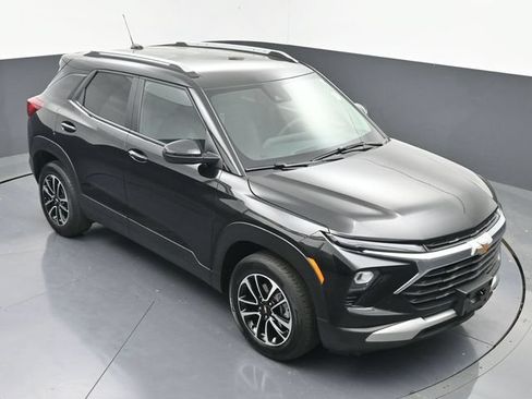 Used 2025 Chevrolet TrailBlazer LT AWD/4WD image 38