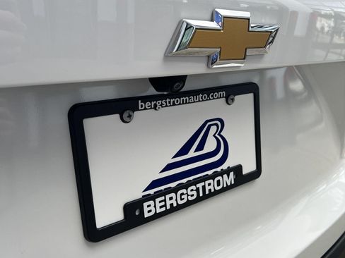 Used 2026 Chevrolet Equinox LT w/ Safety and Technology Package FWD image 12