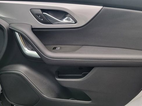 Used 2025 Chevrolet Blazer LT image 41