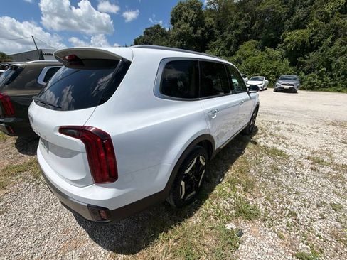 Used 2025 Kia Telluride S FWD image 8