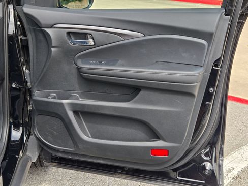 Certified 2025 Honda Ridgeline RTL image 28