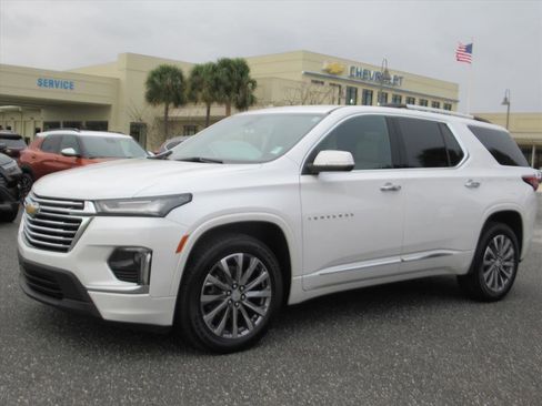 Used 2023 Chevrolet Traverse Premier image 3