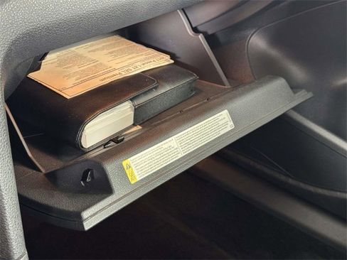 Used 2017 Volkswagen Passat 1.8T SEL Premium image 32