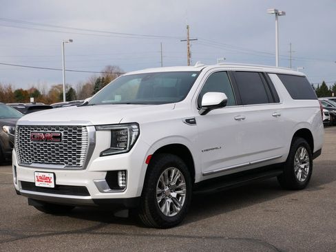 Used 2021 GMC Yukon XL Denali image 3
